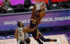 他，24歲天才，NBA十年最失敗。無球可打。