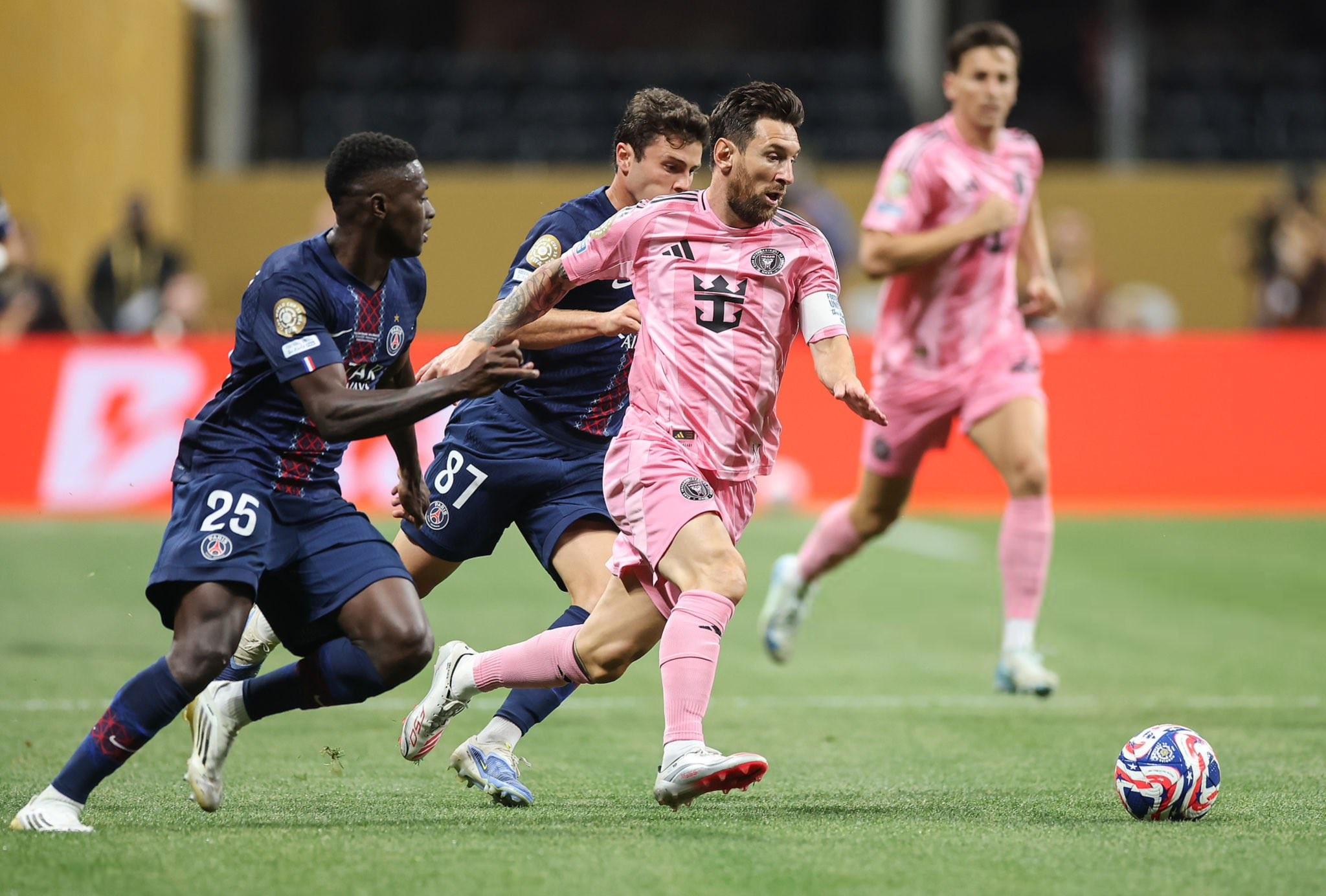 世俱杯4-0大勝，巴黎成為第二支兩次四球戰(zhàn)勝梅西的球隊(duì)