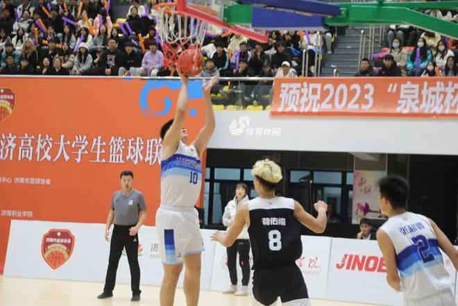 新年伊始，2016-17賽季CBA聯(lián)賽激戰(zhàn)正酣，各路豪強為了季后賽席位你爭我奪。作為一年一度的國內(nèi)籃球盛典，本賽季的CBA全明星賽也在上周末如約而至。無論是全明星星銳賽，全明星單項挑戰(zhàn)賽還是萬眾矚目的全明星正賽，都極大程度地點燃了球迷們的熱情，稍稍驅(qū)散了霧霾籠罩在心頭的陰影。